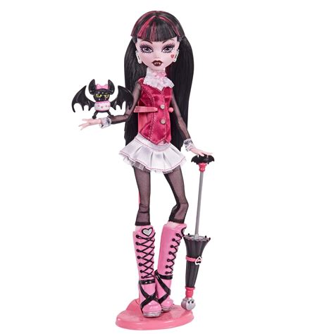 It features <strong>Draculaura</strong> with Count Fabulous, Clawdeen Wolf with Crescent, Frankie Stein with Watzie and Twyla Boogeyman with Dustin. . Draculaura g1 dolls